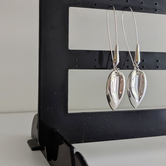 Jewelry - Silver drop earrings
